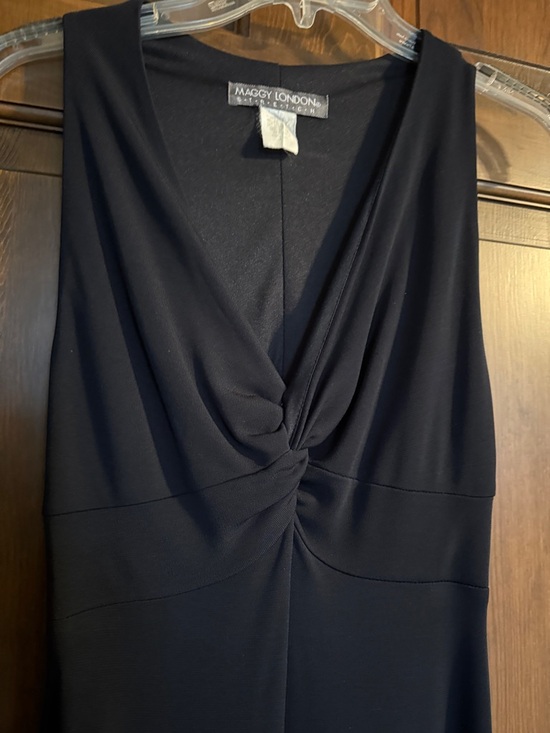 Maggy London STRETCH sleeveless black dress v-neck size 4 - Picture 2 of 9